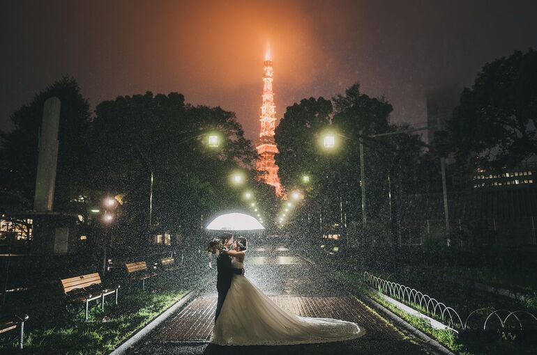 東京タワーを背景にしたウェディングフォト撮影